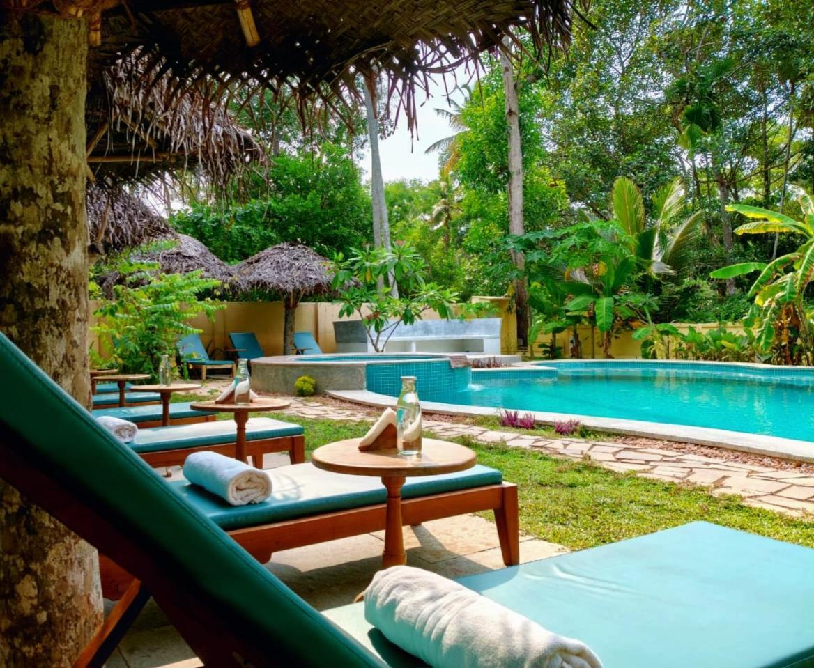 Marari Beach Bungalow Resort Alleppey Марарикулам Екстериор снимка